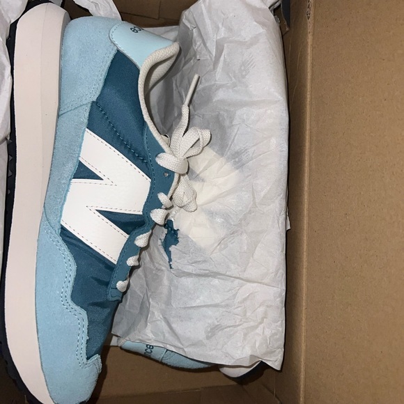 NWT Womens New Balance V237 Size 7 ❗️sold out!! - Picture 2 of 7